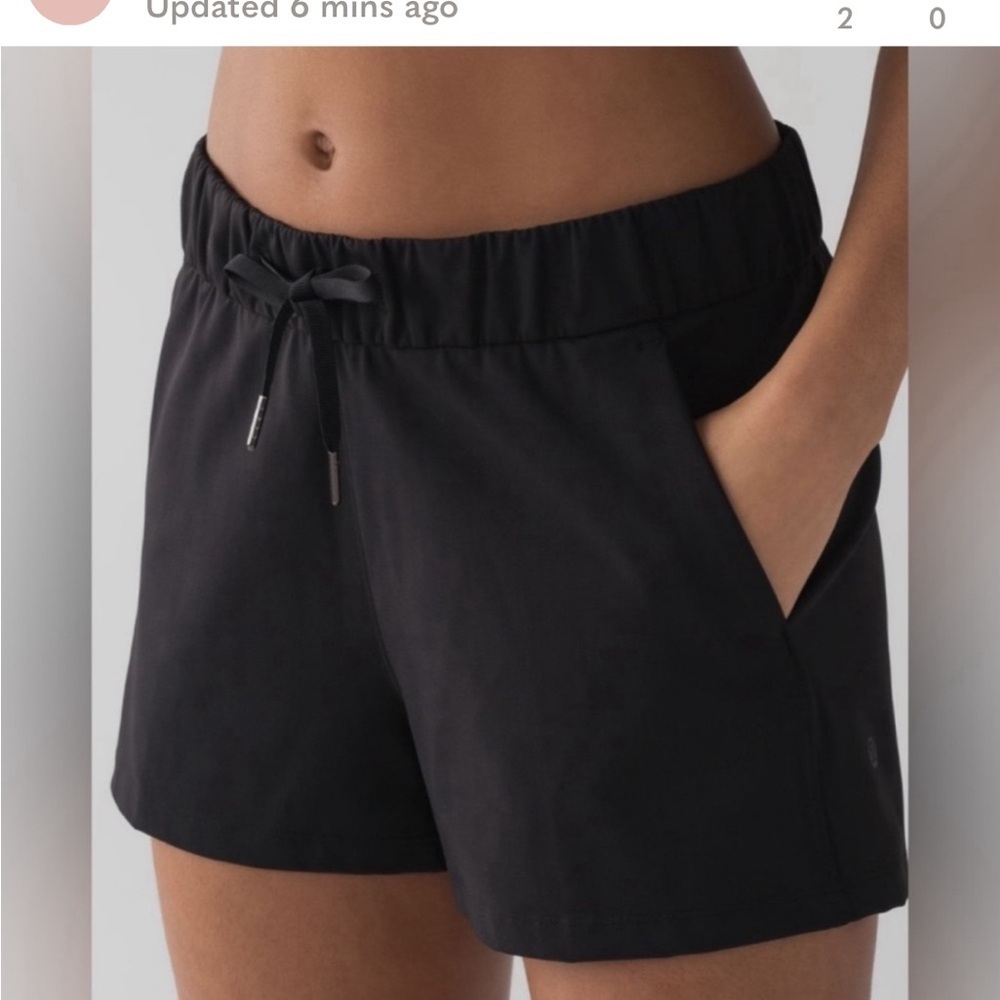 Lululemon On The Fly Short *Woven *2.5" Black size 8